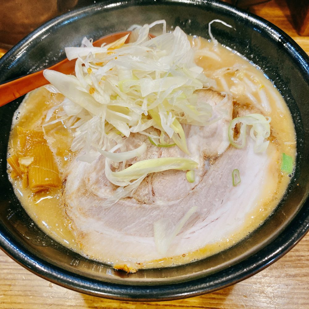 上野で味わう本格派濃厚味噌ラーメン 麺処花田 上野店 東京下町 ひとり飯