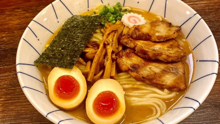 麺恋処き楽 新橋のガッツリ食べられる麺300gデカ盛り濃厚魚介豚骨らーめん 東京下町 ひとり飯