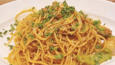 コスパ良・味良・デカモリOKの3拍子が揃った「ビストロ ソングラム 新橋店」の”大人のモツナポリタン”