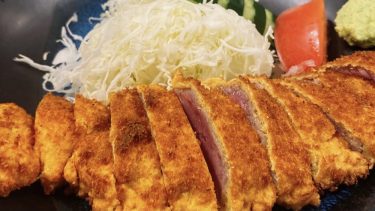 ニュー新橋ビルの地下にある行列の人気牛カツ店「牛かつ　おか田」