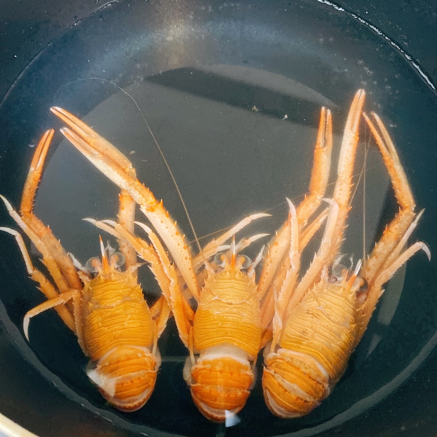 安くて珍しくてちょっと奇妙な形の クモエビ オオコシオリエビ ってどんな味 東京下町 ひとり飯