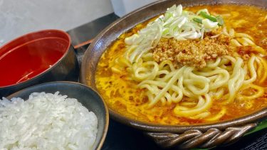【竹三郎】(@台東区・浅草)唯一無二の味”グツグツ陶板焼き旨辛ラーメン”「燃えろドラゴン!」