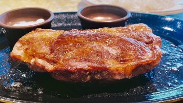 【サイゼリヤ｜ラムのランプステーキ】肉の塊祭2023！サイゼリヤの隠れた人気メニュー