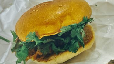 【フレッシュネスバーガー｜こぼれるっパクチー】パクチー苦手な人が食べてみたパクチーバーガー