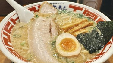 【屯ちん 池袋西口店】(@豊島区・池袋西口)24時間営業・コッテリ東京豚骨正油味ラーメン