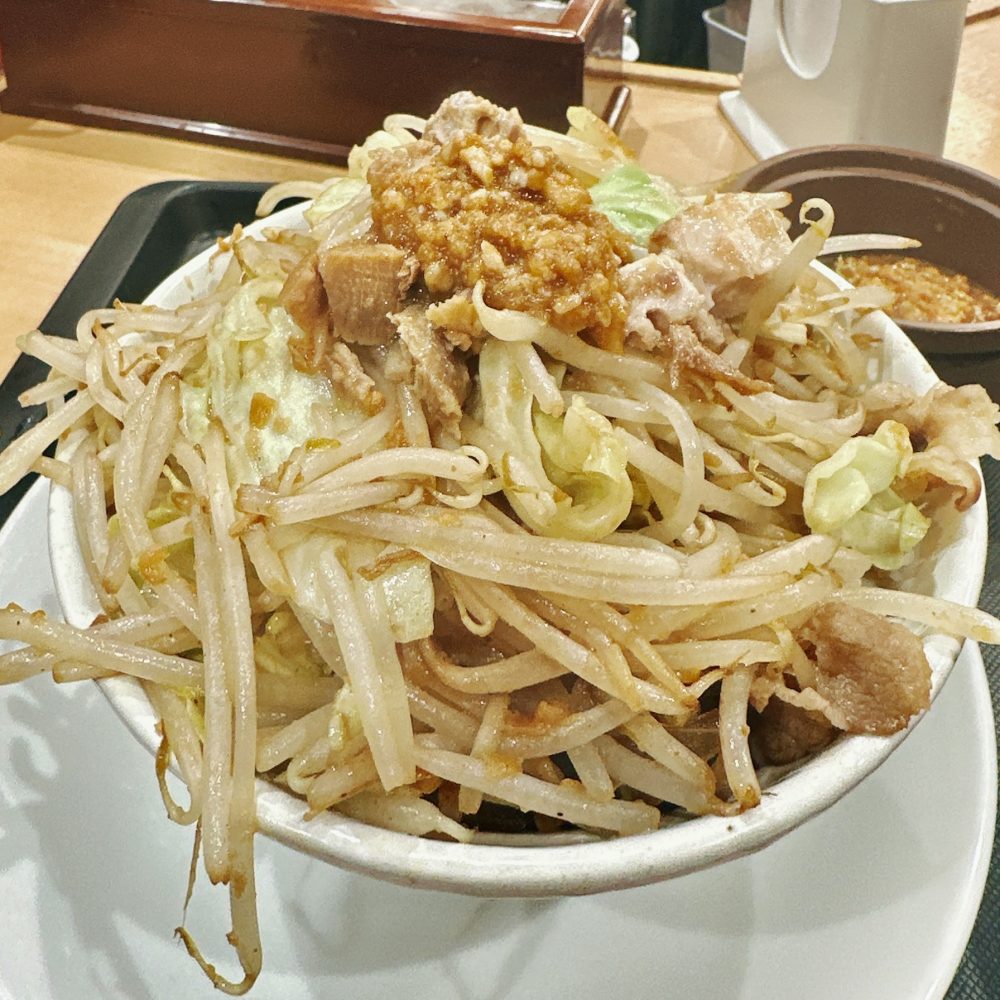 松屋｜ニンニク野菜マシ牛めし】インスパイア系松郎牛めし とは!? 2025