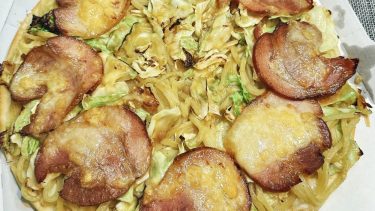 【ピザハット｜豚ハット 濃厚背脂醤油ラーメンピザ】ラーメンピザ第二弾！今度はニンニクマシマシのG系で登場！